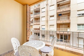 Appartement in Torrevieja - Herverkoop - AT HOME Real Estate